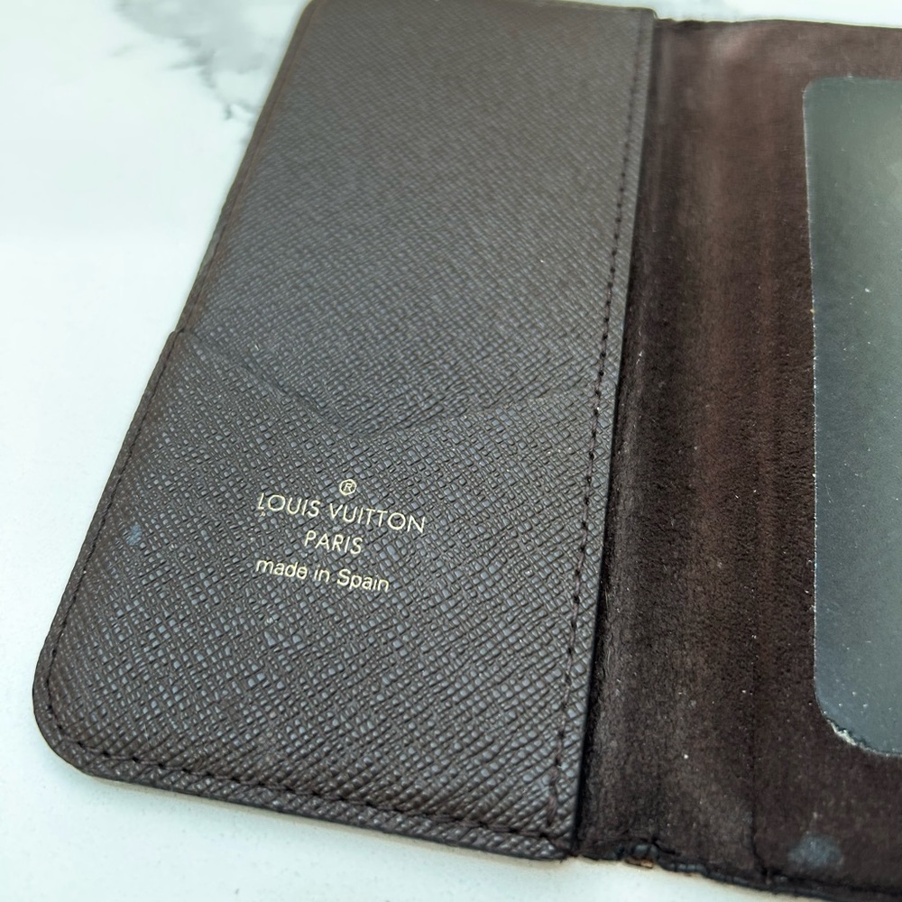 Louis Vuitton iPhone 6 Monogram Folio Phone Case - Picture 6 of 7